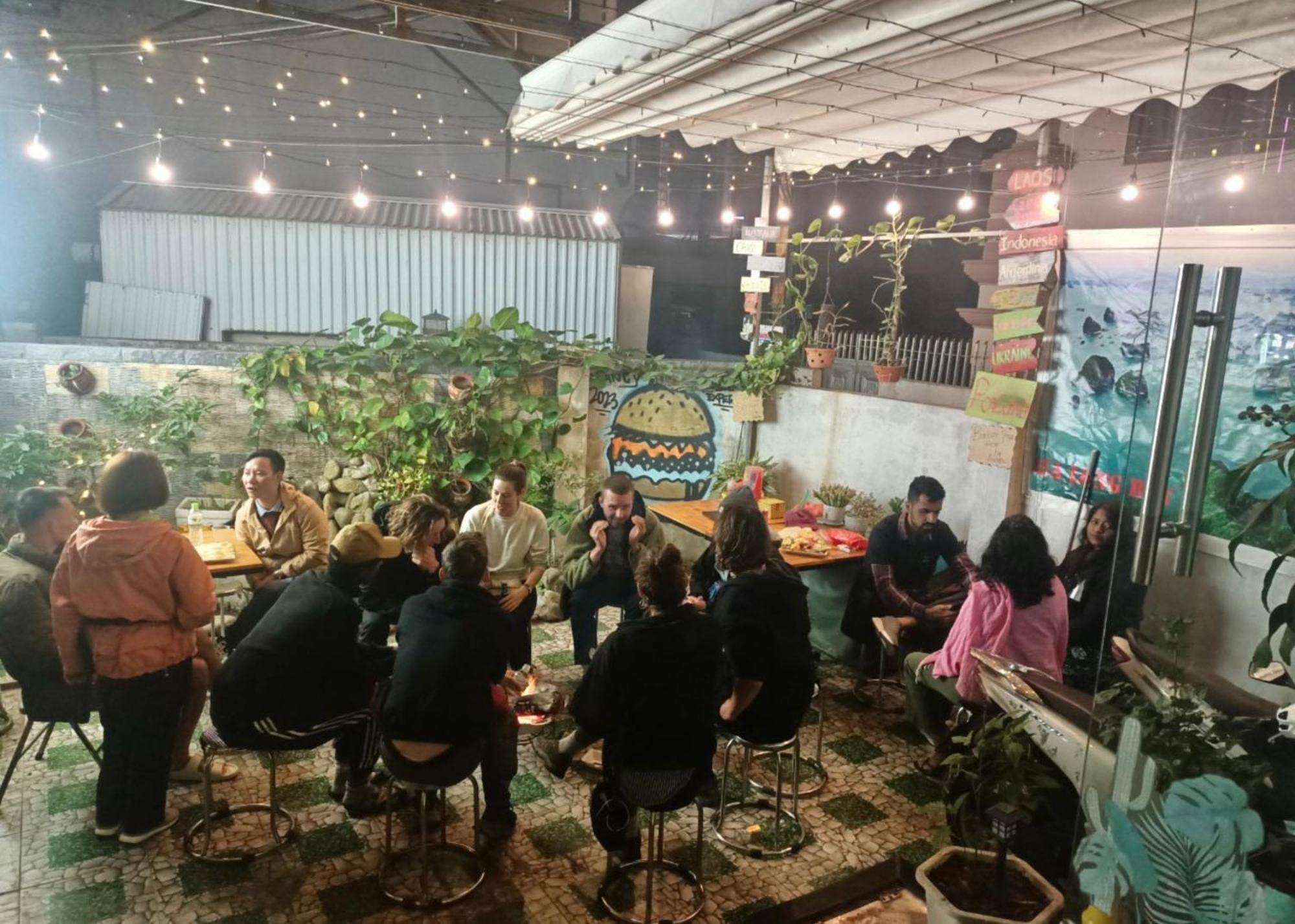 Ha Long Fancy Hostel With Vegetarian And Vegan Restaurant エクステリア 写真