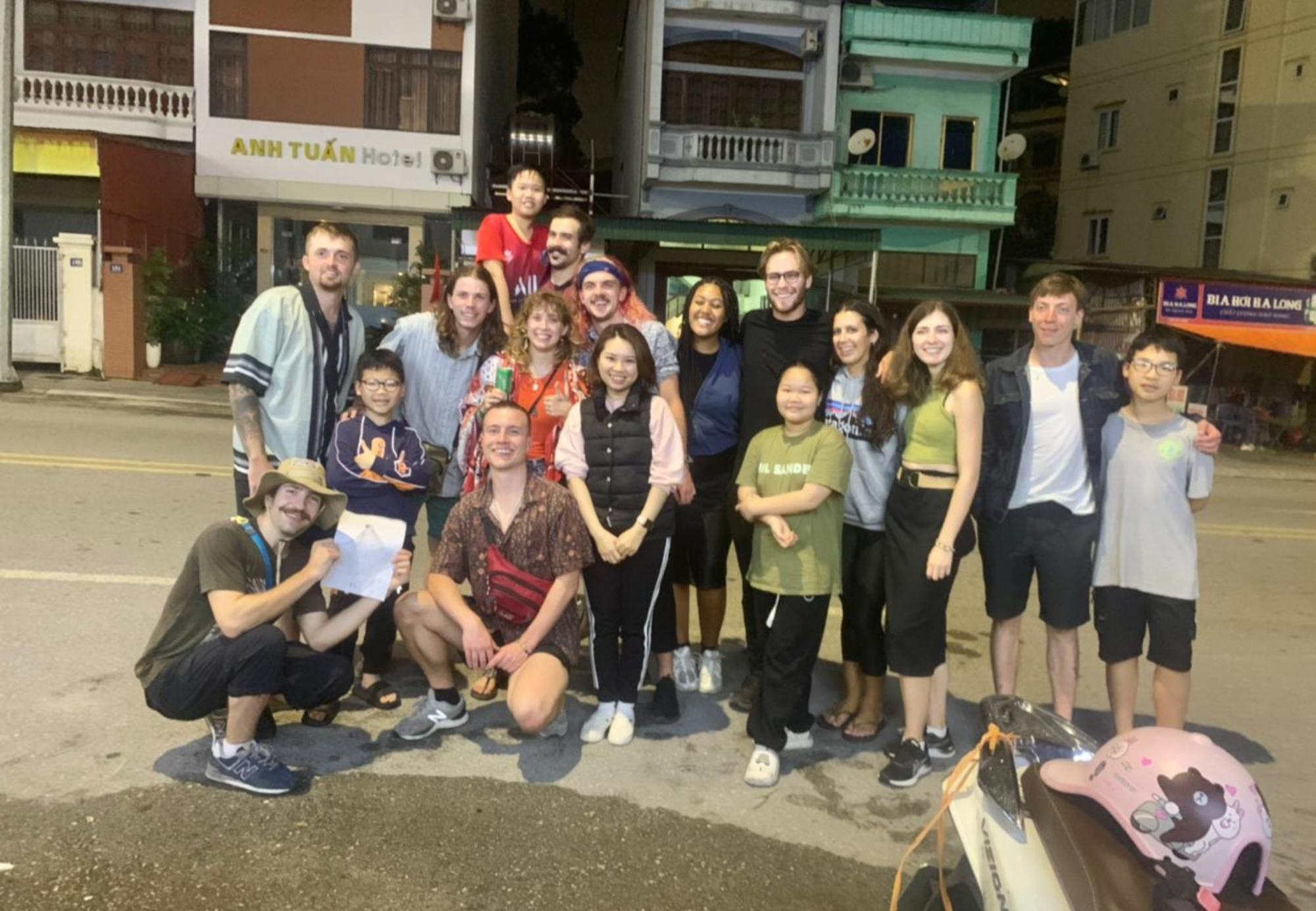Ha Long Fancy Hostel With Vegetarian And Vegan Restaurant エクステリア 写真