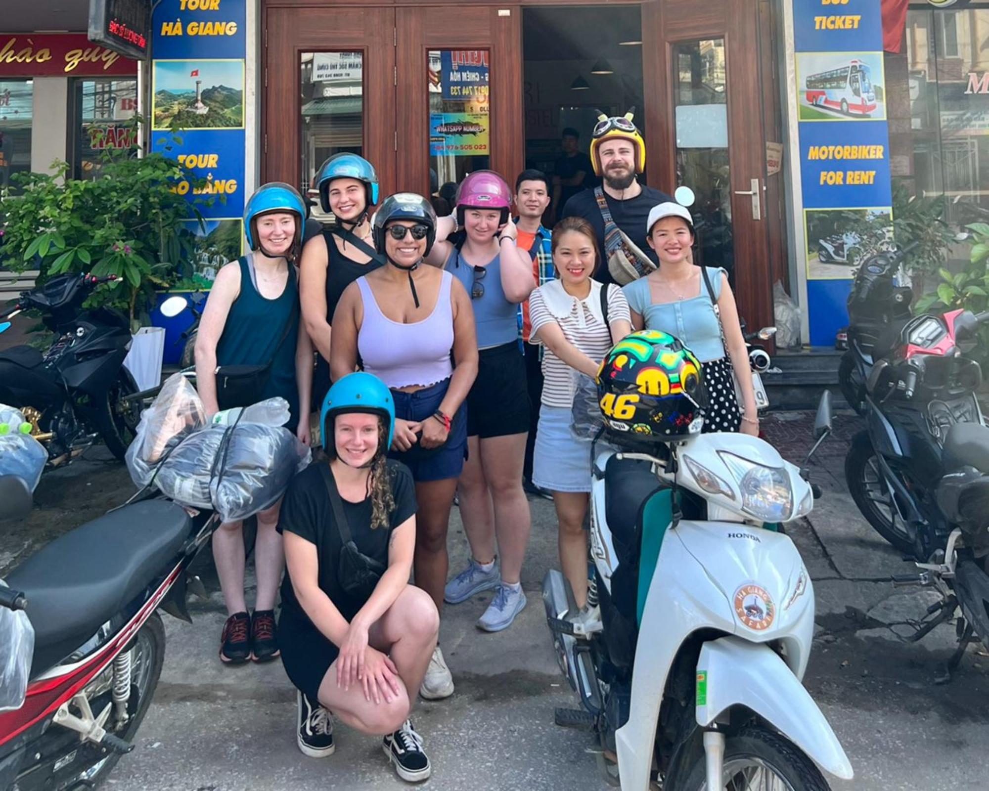 Ha Long Fancy Hostel With Vegetarian And Vegan Restaurant エクステリア 写真