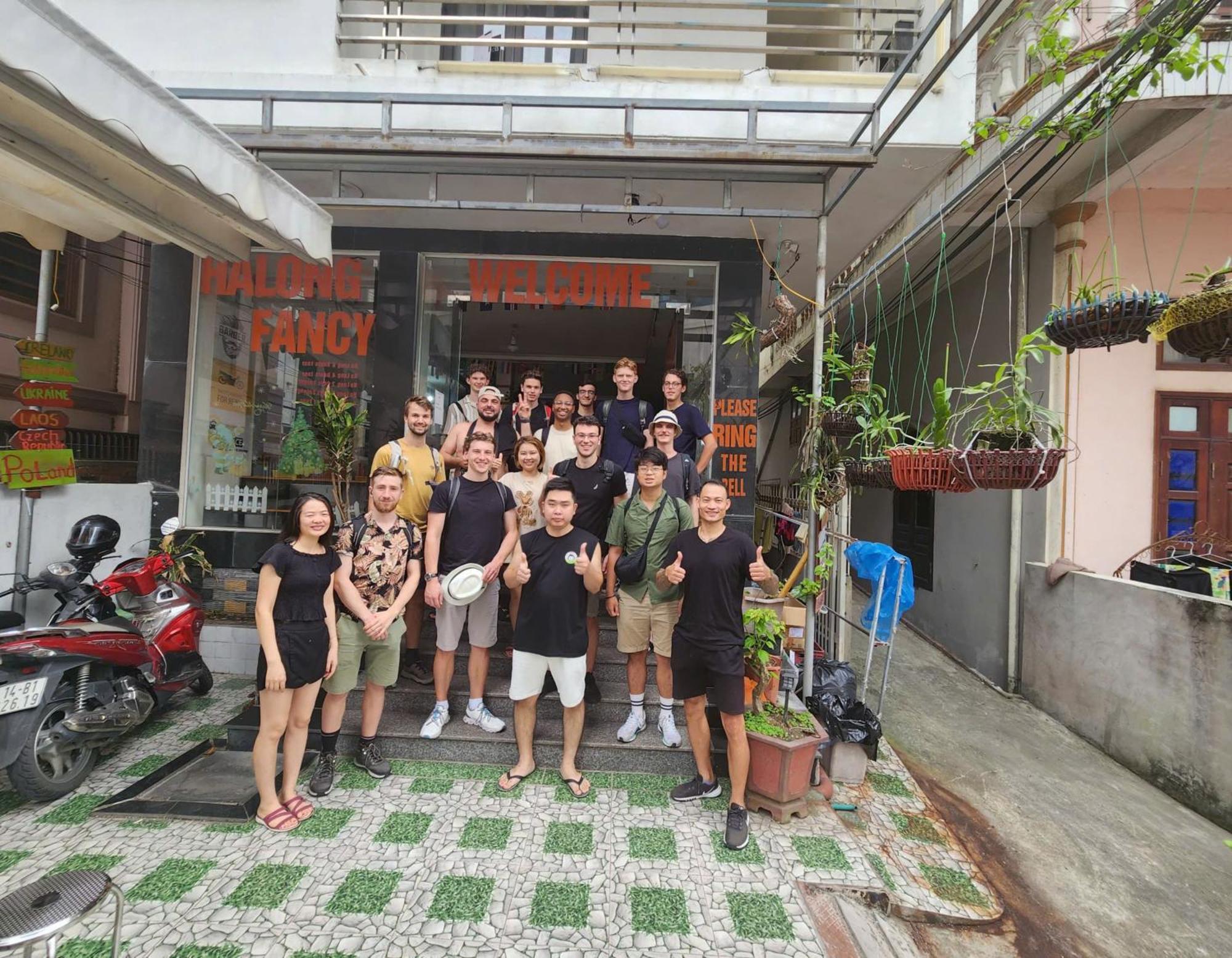Ha Long Fancy Hostel With Vegetarian And Vegan Restaurant エクステリア 写真