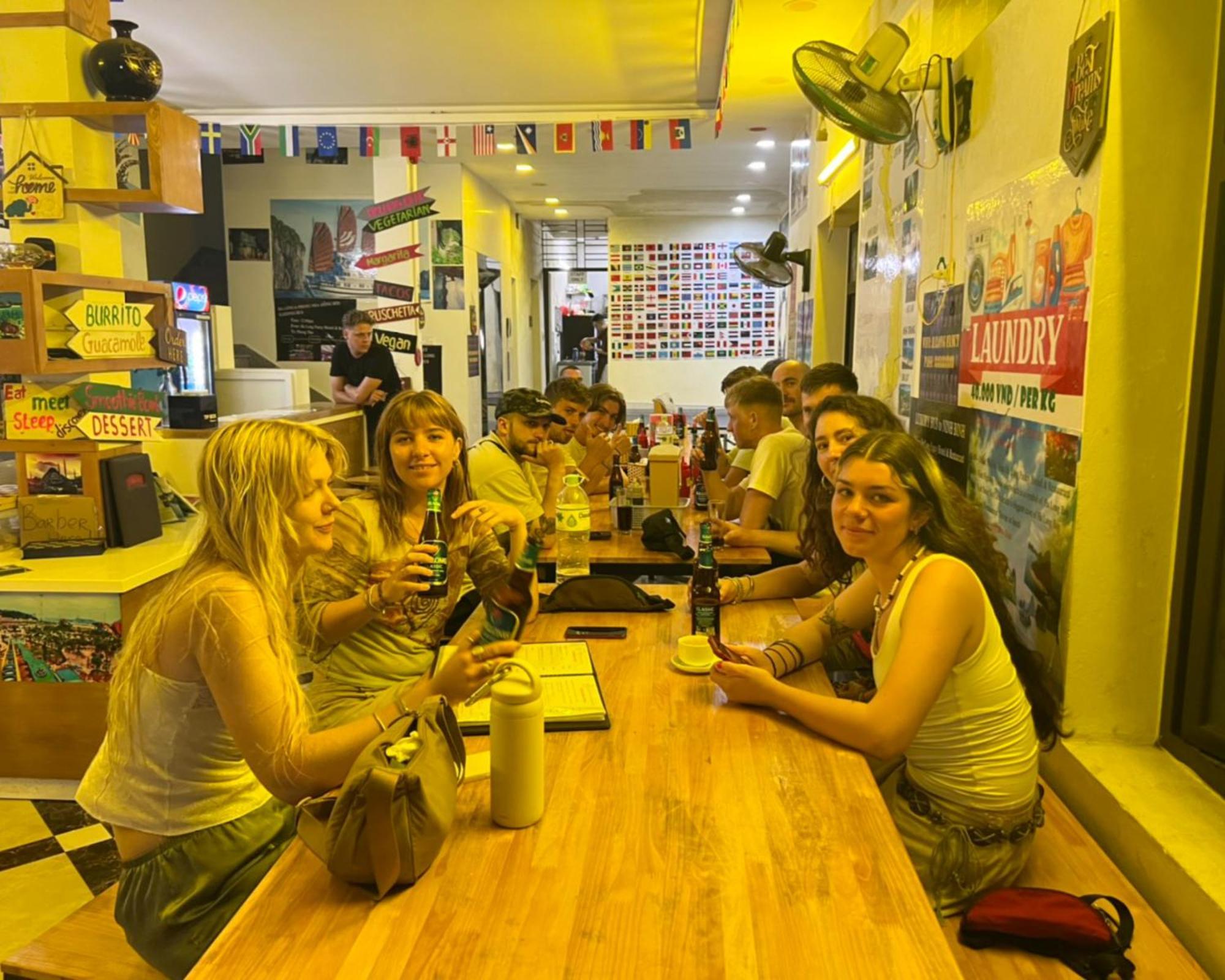 Ha Long Fancy Hostel With Vegetarian And Vegan Restaurant エクステリア 写真
