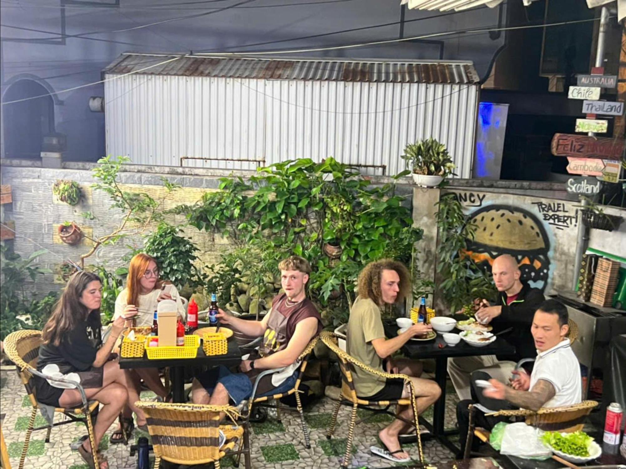 Ha Long Fancy Hostel With Vegetarian And Vegan Restaurant エクステリア 写真