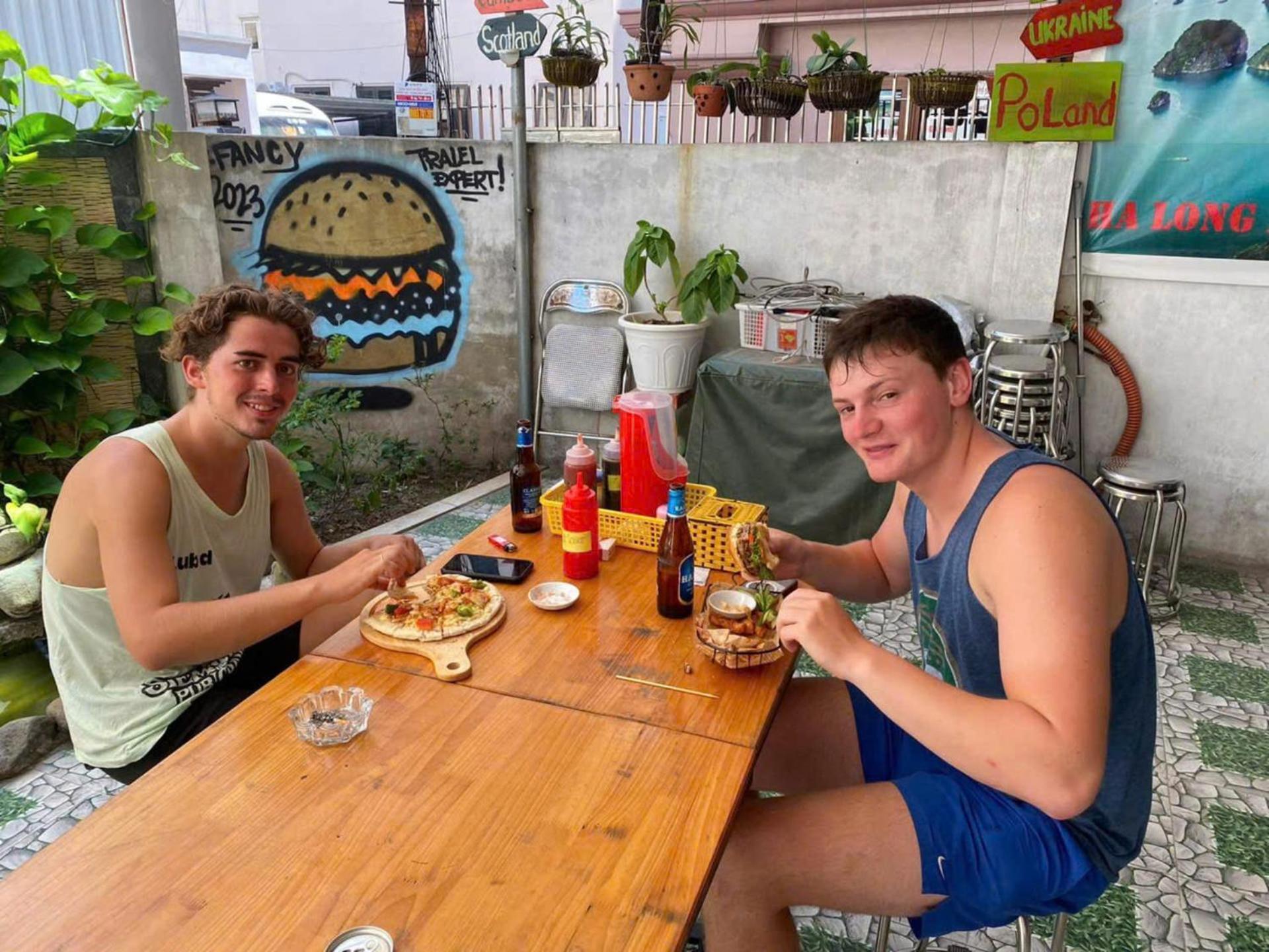 Ha Long Fancy Hostel With Vegetarian And Vegan Restaurant エクステリア 写真